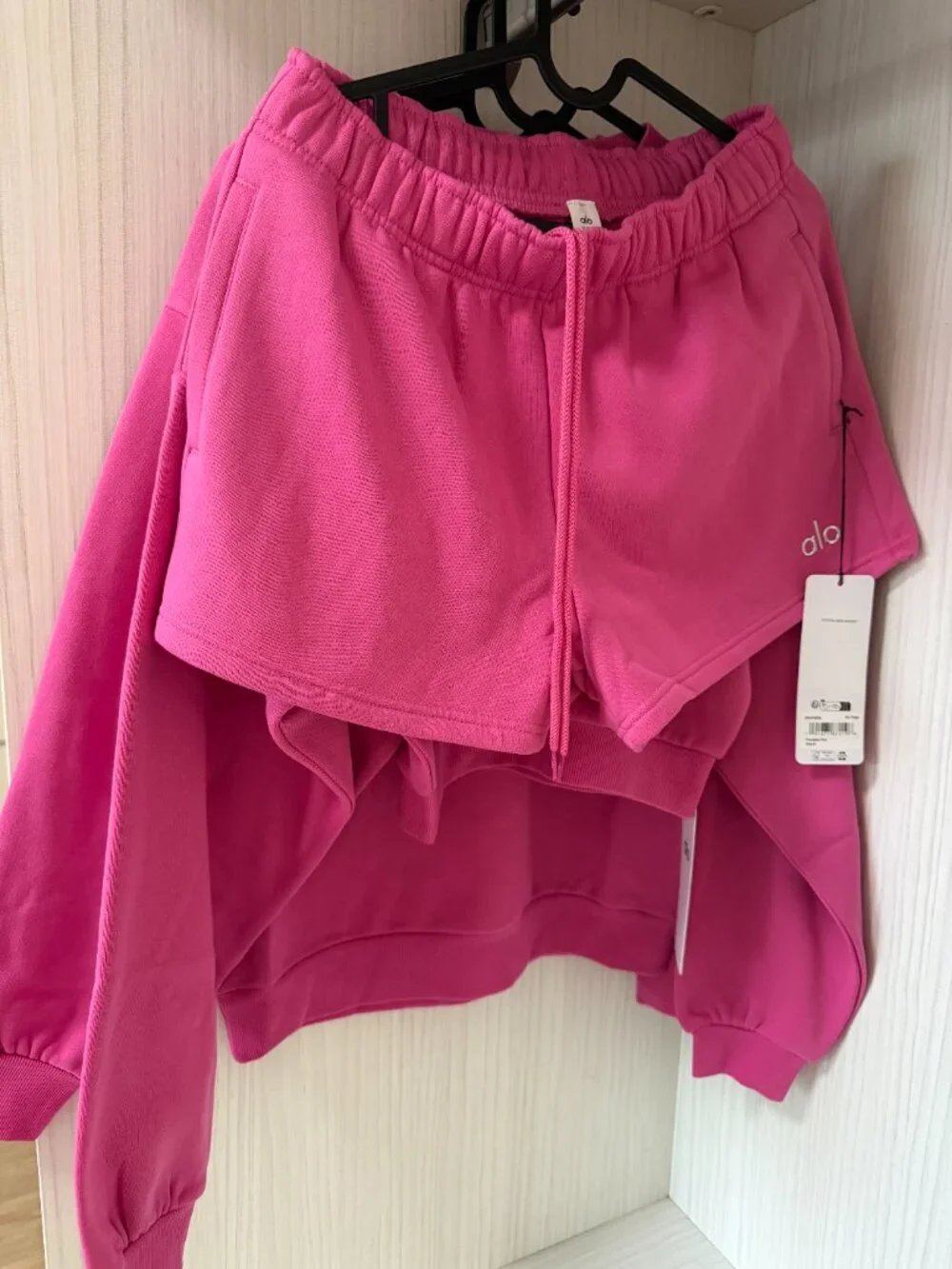 Alo Yoga Accolade Crew Neck Pullover And Short Set Paradise Pink
